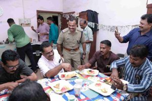 കാക്കിമനസ്സുകളിൽ ഈദ് മധുരം; കൊല്ലം ഡിഎച്ച്ക്യു ക്യാമ്പിൽ ‘ഹൃദയനിലാവ്’ സംഗമം