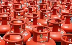 സംസ്ഥാനത്ത് പാചകവാതക വിതരണത്തിന് നിയന്ത്രണം; മന്ത്രിയുടെ ഓഫീസിൽ വാർ റൂം തുറന്നു