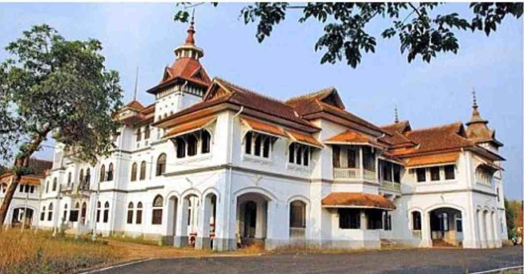 കവടിയാർ കൊട്ടാരത്തിൽ വൻ മോഷണം: പരാതി നൽകി രാജകുടുംബാംഗങ്ങൾ