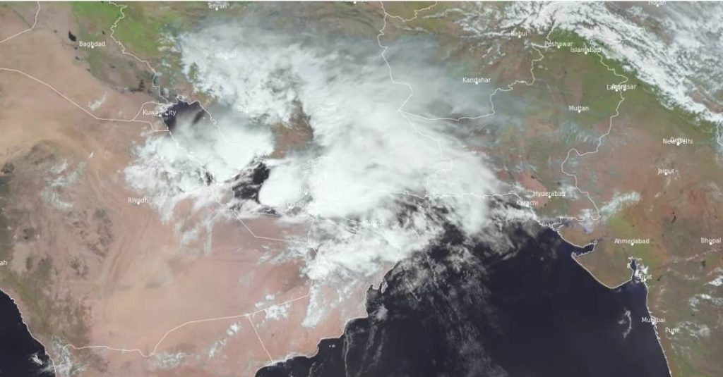 ഒമാനിൽ മിന്നൽ പ്രളയം: രണ്ട് മലയാളി മരണം, ഒരാളെ കാണാനില്ല; വിനോദയാത്രയ്ക്കിടെ ദാരുണ അപകടം
