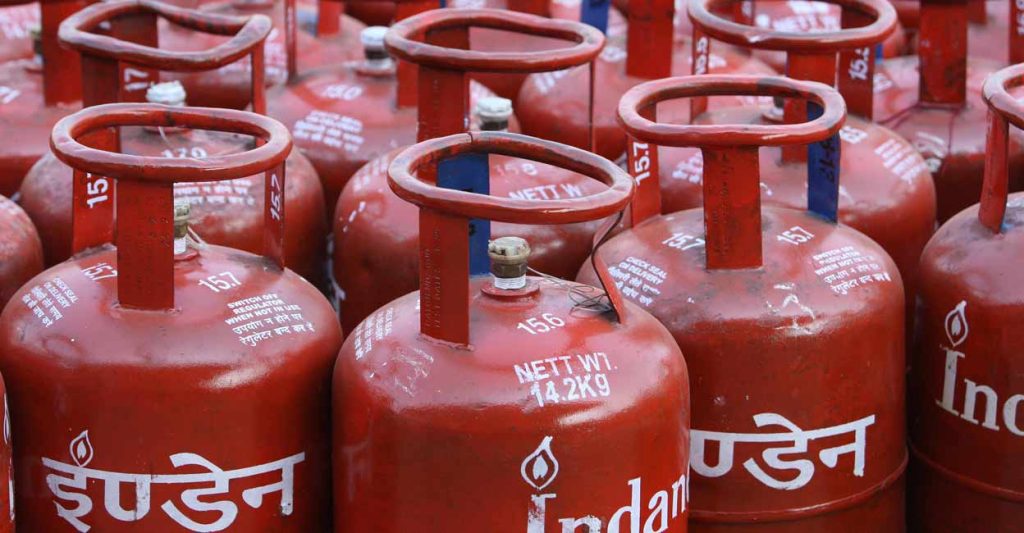 രാജ്യത്ത് പാചകവാതക വിതരണത്തിന് നിയന്ത്രണം: കേന്ദ്ര സർക്കാർ ‘എസ്മ’ ഏർപ്പെടുത്തി