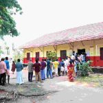 കൊല്ലത്ത് വോട്ടർമാരുടെ പടയോട്ടം; പോളിംഗ് 76 ശതമാനം കടന്നു, പ്രവചനാതീതം വിധി