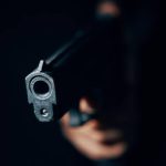 സഹോദരിയെ ശല്യം ചെയ്ത സംഭവം: താനെയിൽ മലയാളി യുവാവ് മൂന്ന് പേർക്ക് നേരെ വെടിവെച്ചു; ഒരാൾ മരിച്ചു