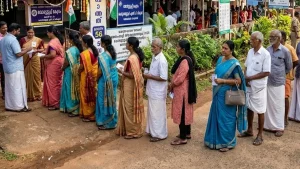 വേനൽച്ചൂടിനെ മറികടന്ന് ‘വോട്ട് വേഗത’; കൊല്ലത്ത് പോളിംഗ് ബൂത്തുകളിൽ വോട്ടർമാരുടെ പ്രവാഹം