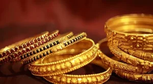 കൊണ്ടോട്ടിയിൽ പട്ടാപ്പകൽ സ്വർണ്ണക്കൊള്ള: വാങ്ങാനെന്ന വ്യാജേനെയെത്തി വളകളുമായി യുവാവ് കടന്നുകളഞ്ഞു