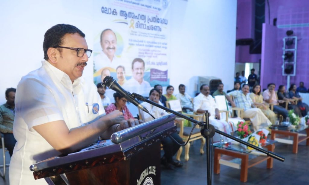 ആത്മഹത്യാ പ്രവണത തടയാന് കുടുംബബന്ധങ്ങള് ദൃഢമാക്കണം: മന്ത്രി കെ മുരളീധരന്