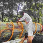വഞ്ചിപ്പാട്ടിന്റെ താളത്തിൽ മൂക്കന്നൂർ പള്ളിയോട നിർമാണത്തിന് ഉളികുത്തി