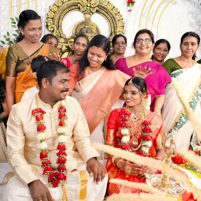 ശാലിനിയും സുധീഷും മന്ത്രിയുടെ സാന്നിധ്യത്തില് പുതിയ ജീവിതത്തിലേക്ക്