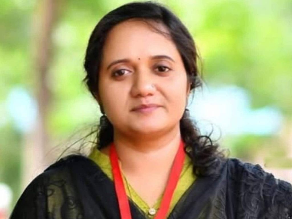 റേഷൻ കാർഡ് വിവാദം വീണ്ടും ചൂടുപിടിക്കുന്നു; ശ്രീനാദേവി കുഞ്ഞമ്മയ്ക്ക് തിരിച്ചടി