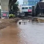പത്തനംതിട്ട ടൗണിൽ പൈപ്പ് ലൈൻ തകർന്നു; ശുദ്ധജലം തെരുവിലേക്ക്