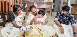 കുഞ്ഞുങ്ങൾക്ക് ഹരിശ്രീ കുറിച്ച് എൻ.കെ. പ്രേമചന്ദ്രൻ എം.പി.